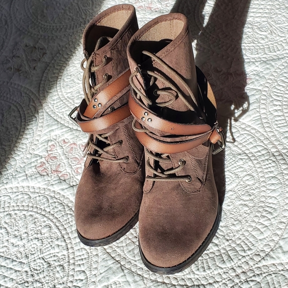 Brown suede style buckle boots. Women's size 7 - Picture 1 of 3